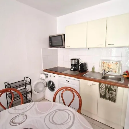 T3 Dans Résidence De Fréjus